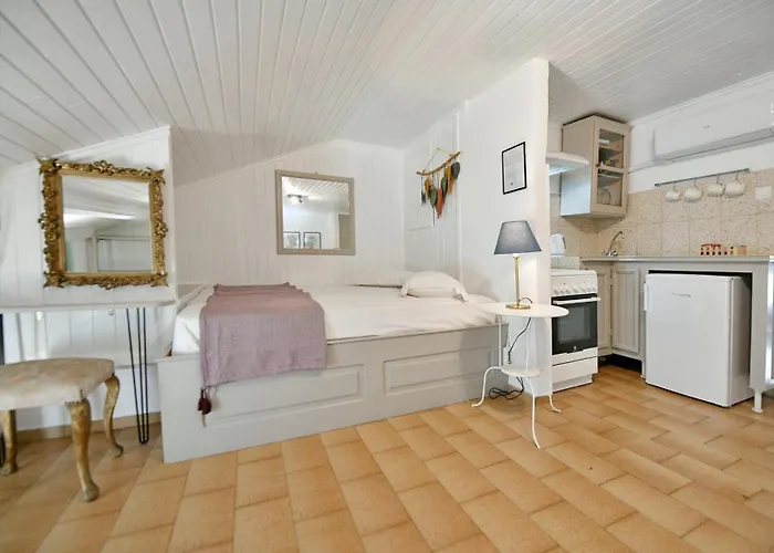 Athina Guesthouse