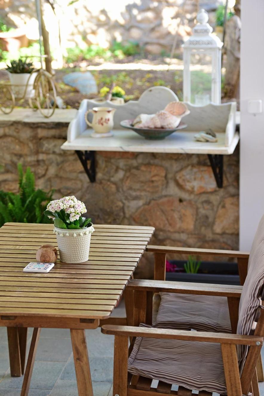 Athina Guest house *