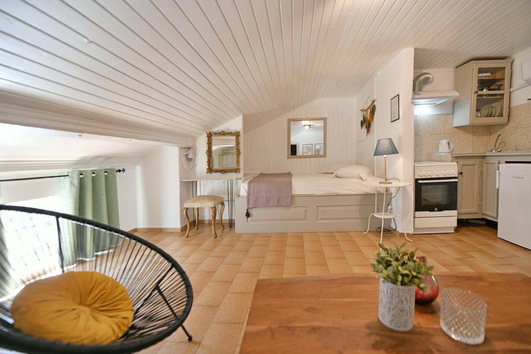 Athina Guest house