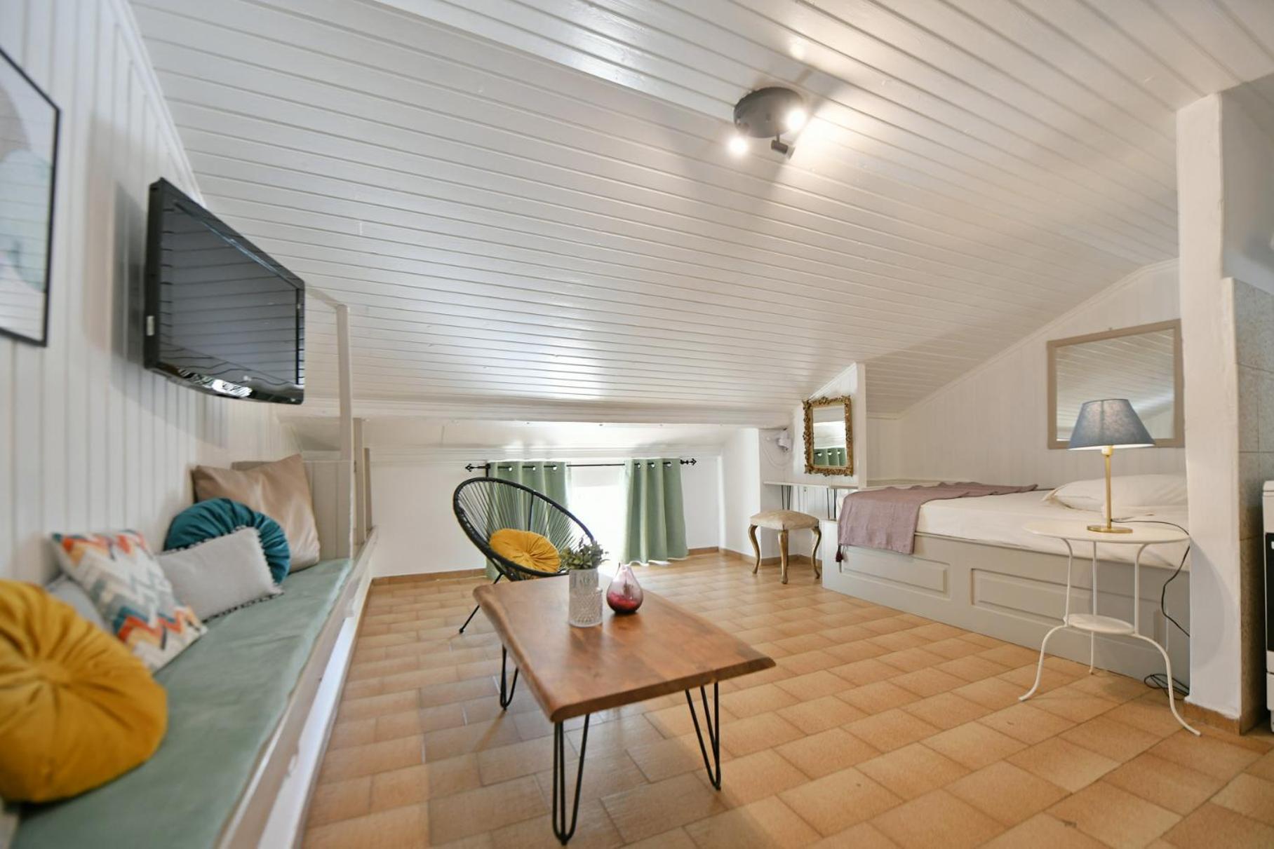 Athina Guest house